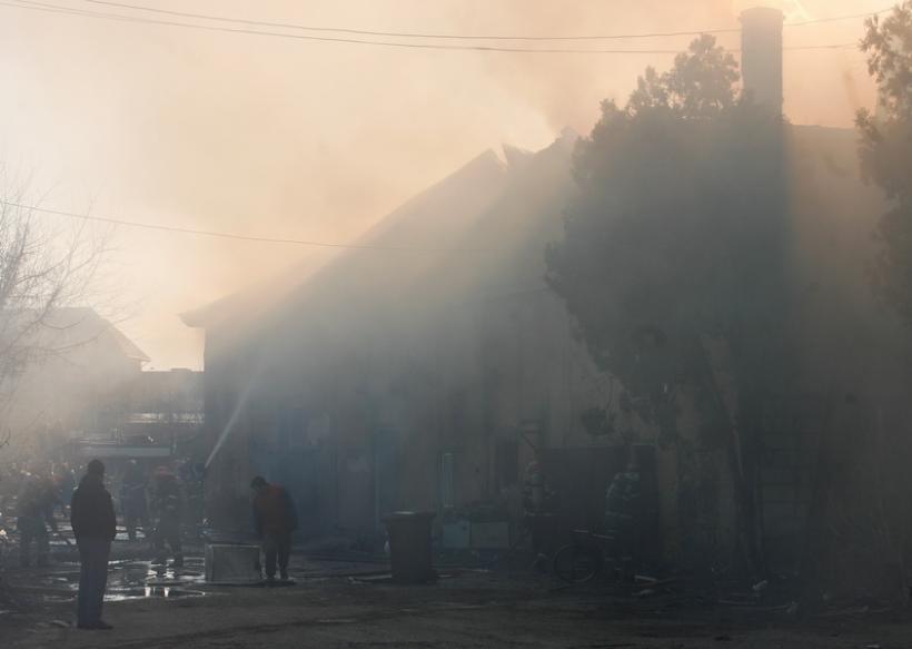 Incendiu de amploare stins de pompierii militari în zona ultracentrală a municipiului Arad 