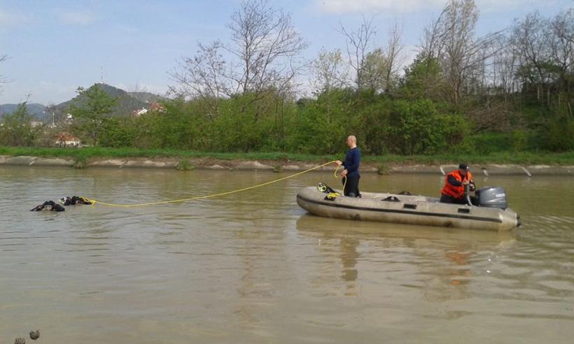Neamţ: Soţia omului de afaceri care a dispărut marţi a fost găsită în râul Bistriţa 