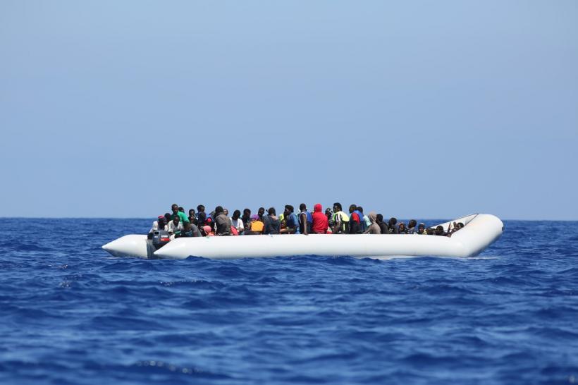 O navă comercială a salvat 41 de migranţi de la bordul unei ambarcaţiuni în derivă în sud-vestul Greciei