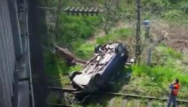 ACCIDENT NEOBIȘNUIT în Constanța, o mașină a căzut de pe o pasarelă