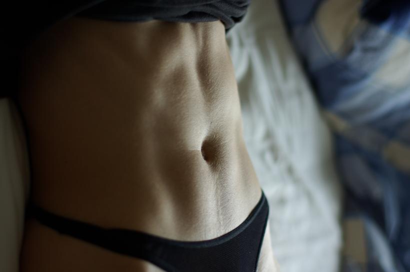 6 obiceiuri la care trebuie să renunțați pentru a avea un abdomen plat