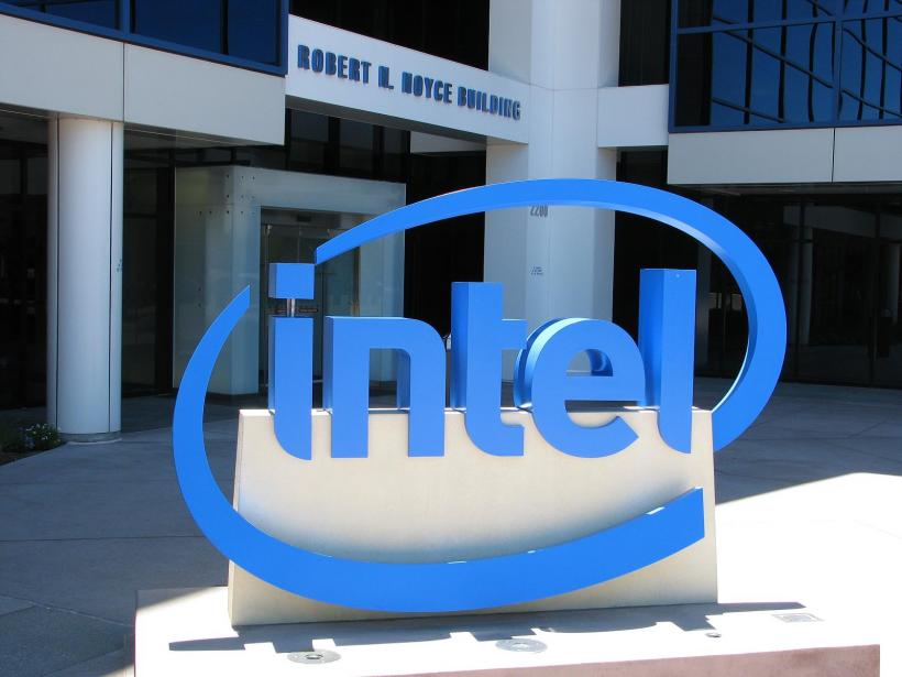 Intel va concedia 12.000 de angajaţi, din cauza declinului vânzărilor de PC-uri 