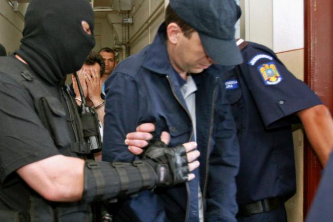Doi traficanţi care aduceau heroină din Turcia, reţinuţi de procurorii DIICOT 