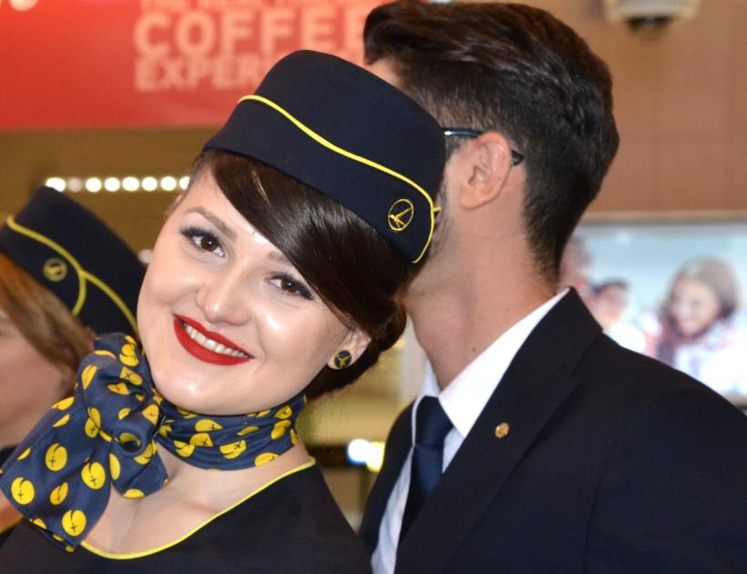 FOTO Cum arata noile uniforme ale personalului TAROM 18535143