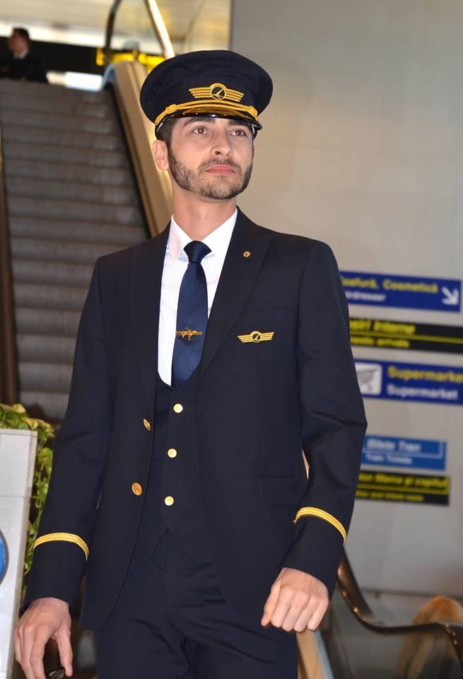 FOTO Cum arata noile uniforme ale personalului TAROM 18535144