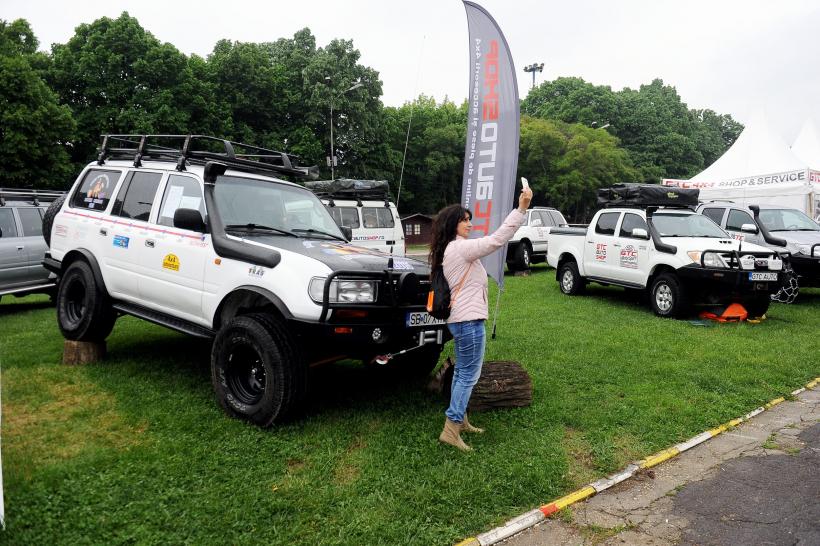 FOTO Salon auto-moto cu cascadorii pe două roţi 18535300