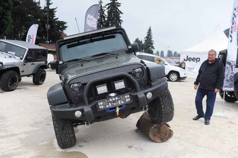 FOTO Salon auto-moto cu cascadorii pe două roţi 18535305