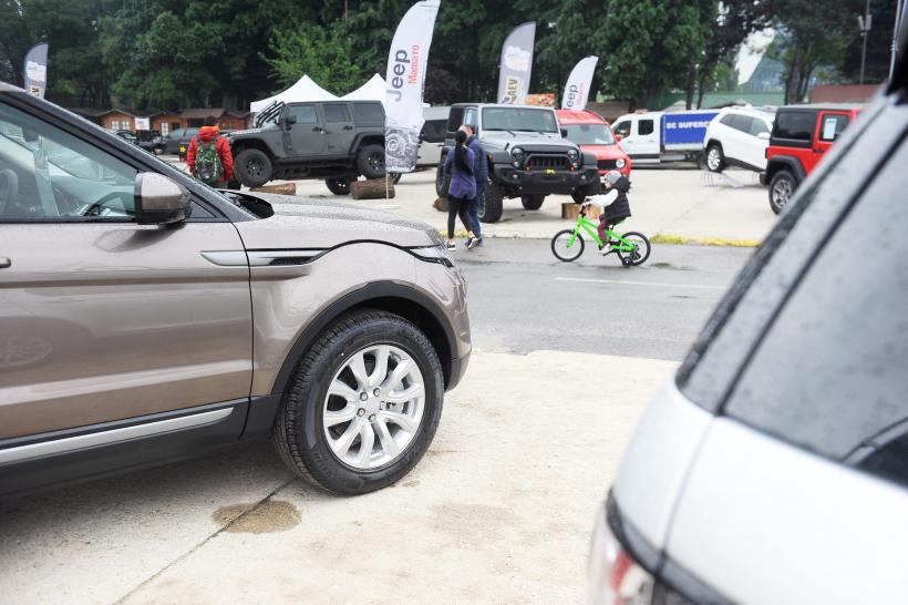 FOTO Salon auto-moto cu cascadorii pe două roţi 18535307