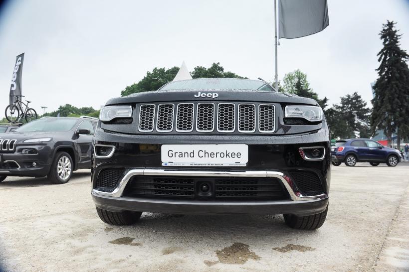 FOTO Salon auto-moto cu cascadorii pe două roţi 18535312