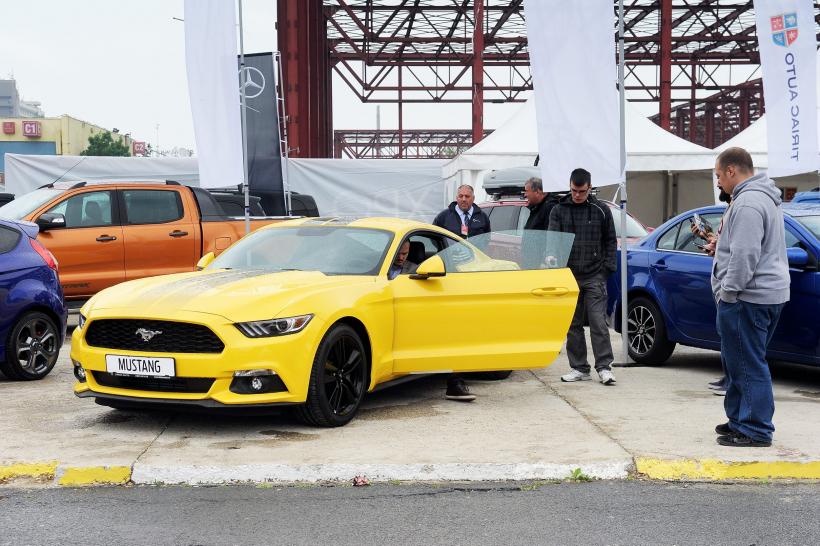 FOTO Salon auto-moto cu cascadorii pe două roţi 18535313