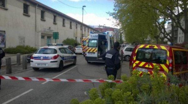 ATAC ARMAT lângă o școală din ora orașul francez, Grenoble
