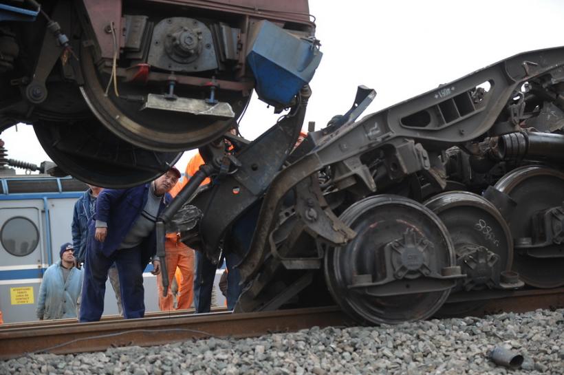 Dolj: Două vagoane cu cereale răsturnate şi unul deraiat în Gara Craiova 