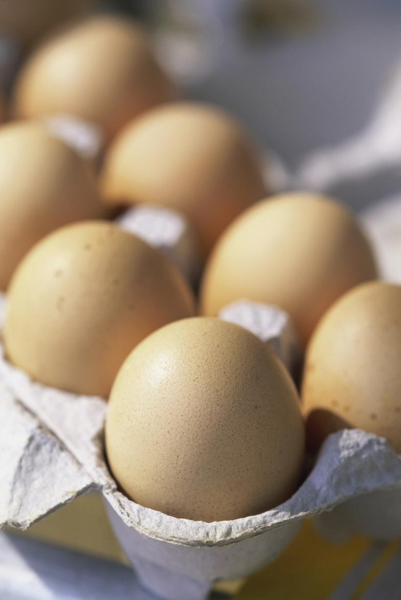 Ouă mai ieftine la poarta fermei
