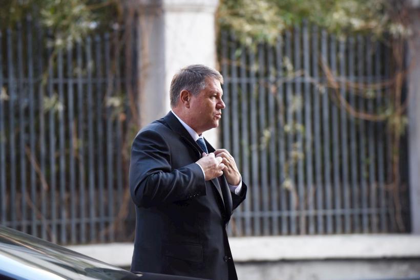 Președintele Iohannis, operat la umăr