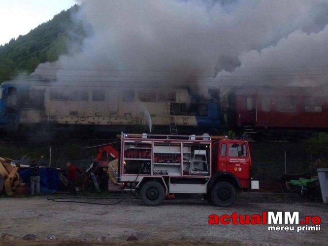 INCIDENT FEROVIAR în Maramureș - Locomotiva trenului de călători Sighetu Marmaţiei-Bucureşti, CUPRINSĂ DE FLĂCĂRI