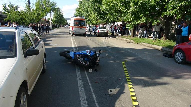Brăila: Motociclist accidentat mortal, după ce a intrat în maşina care circula în faţa sa 