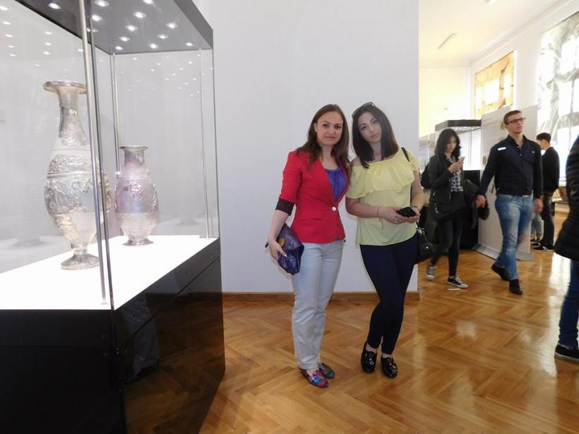 Palatul “Coolturii”, noul loc pentru “selfie”. De la 11.200 de vizitatori “moca” ieri, la 300 cu plata biletului, azi (Galerie Foto cool) 18535773