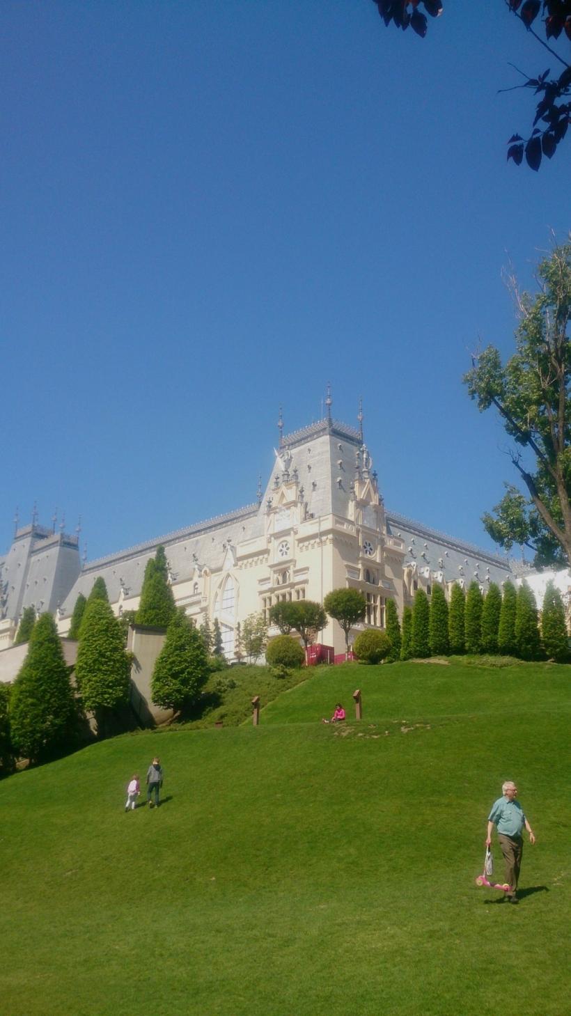 Palatul “Coolturii”, noul loc pentru “selfie”. De la 11.200 de vizitatori “moca” ieri, la 300 cu plata biletului, azi (Galerie Foto cool) 18535774