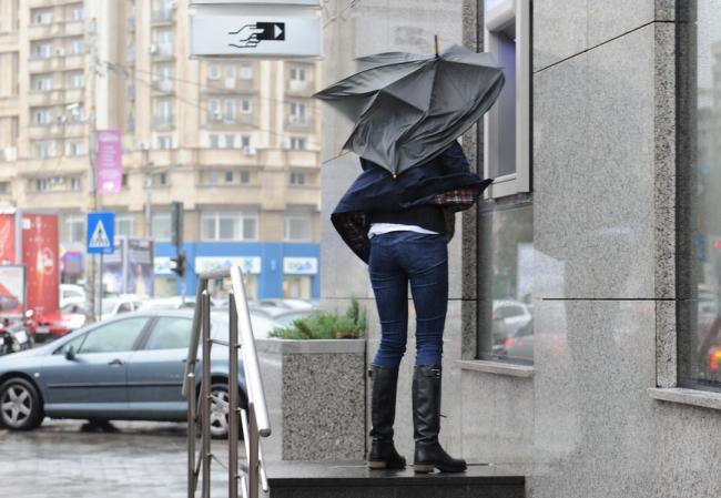 Meteorologii au prelungit, până la ora 20,00, atenţionarea de vânt puternic emisă pentru judeţul Caraş-Severin 