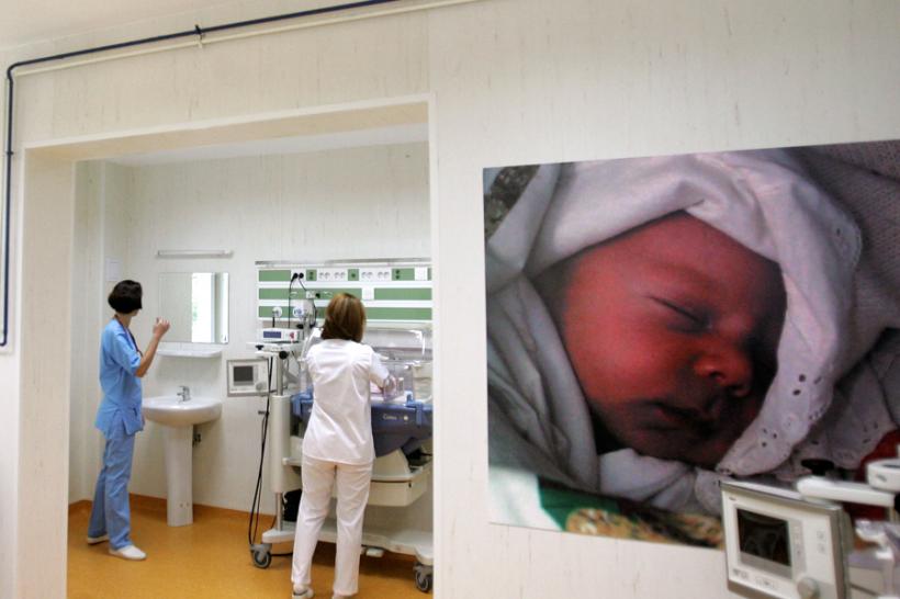 22 de copii au fost abandonaţi în spitale şi 47 de minore au devenit mame în primele patru luni din 2016, în Neamţ