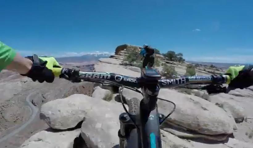 VIDEO - Senzații tari - Ce fac doi bicicliști dependenți de adrenalină