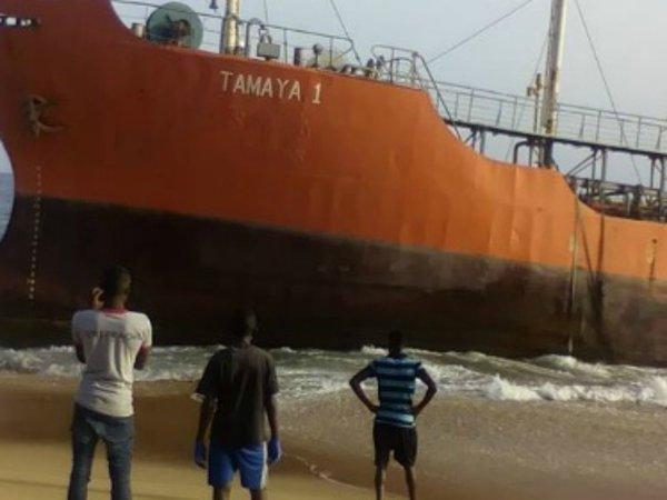 Un petrolier fără niciun membru al echipajului la bord a apărut pe o plajă din Liberia