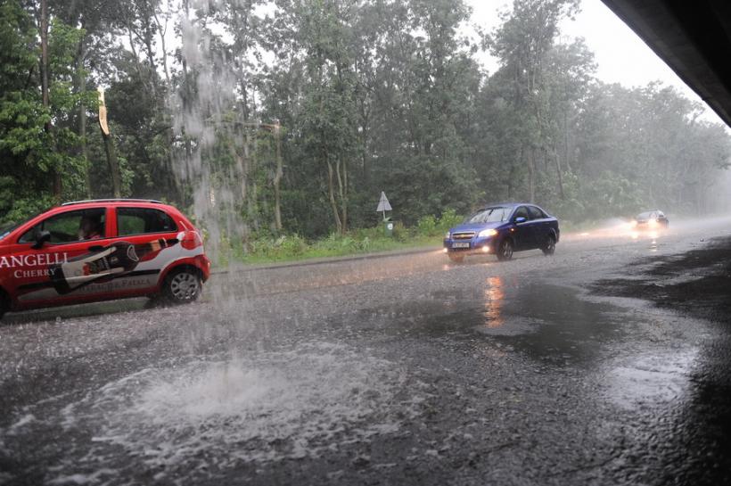 AVERTIZARE METEO nowcasting COD GALBEN de  ploi şi descărcări electrice în județele Teleorman, Harghita şi Mureş