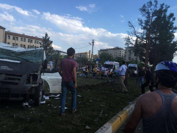 Atentat cu bombă împotriva poliţiei din oraşul turc Diyarbakir (agenţii) 