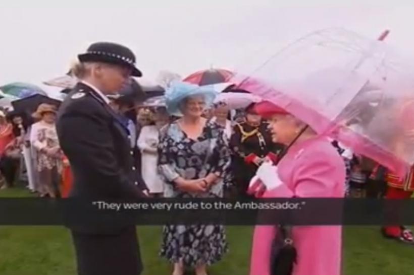 VIDEO - O cameră indiscretă a surprins o discuţie privată a reginei Marii Britanii: &quot;Au fost foarte nepoliticoşi&quot;
