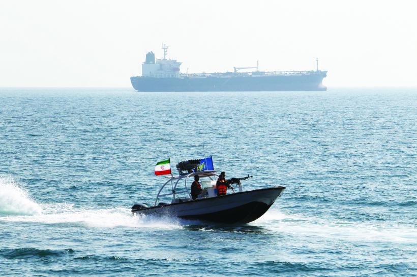 Iranul amenință să scufunde navele americane din Golful Persic