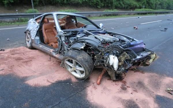 Un şofer german s-a accidentat grav pierzând controlul maşinii la viteza de ... 300 km/h 