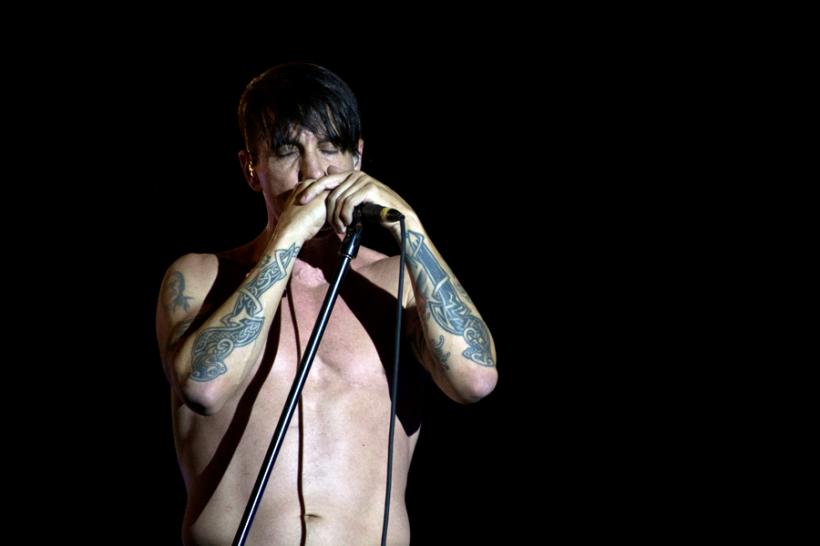 Solistul trupei Red Hot Chili Peppers, Anthony Kiedis, spitalizat de urgenţă 