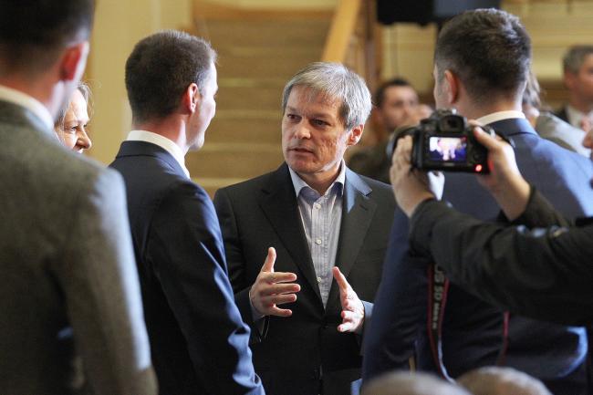 ALEGERI LOCALE 2016. Cioloş: Cred că un sistem cu două tururi ar fi mai reprezentativ, subiectul ar trebui repus în discuţie 