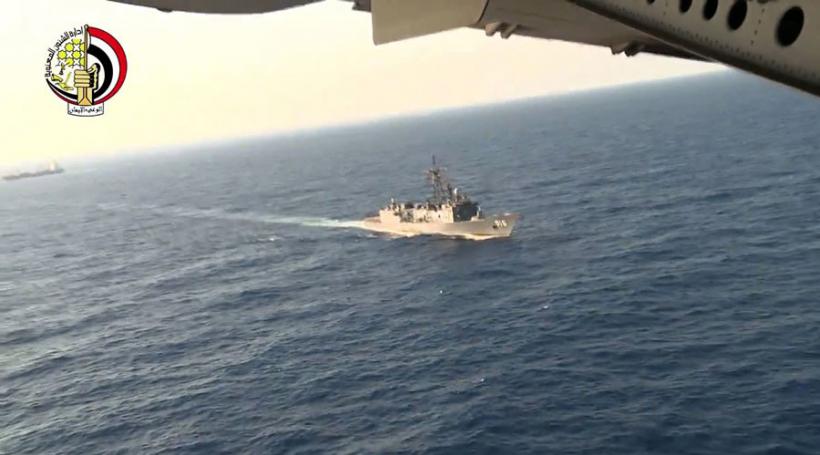 Militarii egipteni au găsit bucăți din avionul Egypt Air și obiecte ale pasagerilor