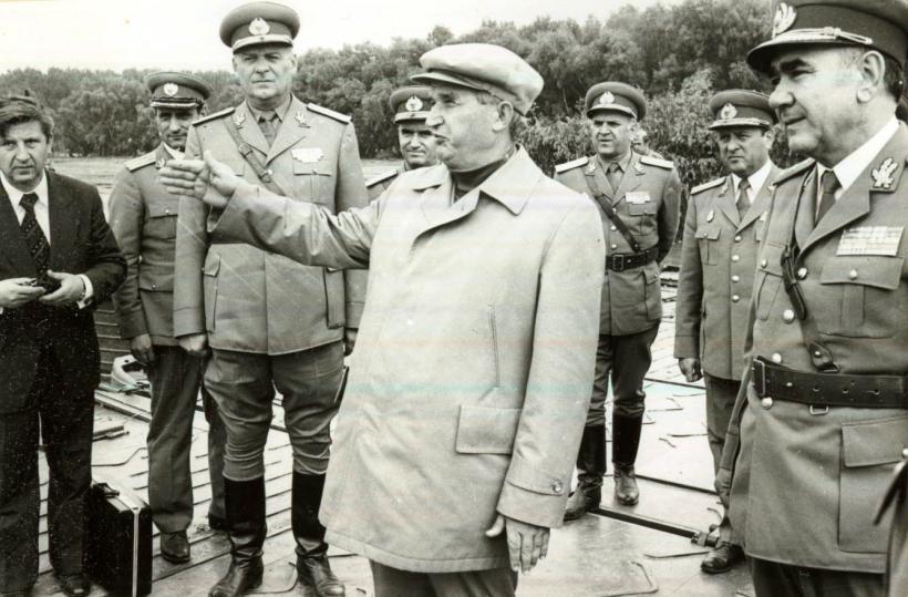 Nicolae Ceaușescu și Ion Iliescu revin în politică
