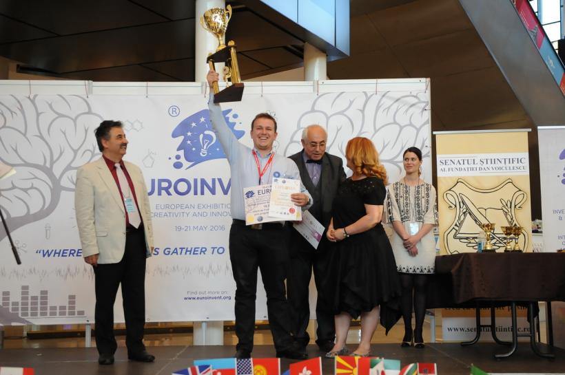 Răzvan Mărcuș, câștigătorul marelui premiu de 10.000 de lei oferit de Fundația Dan Voiculescu în cadrul EUROINVENT