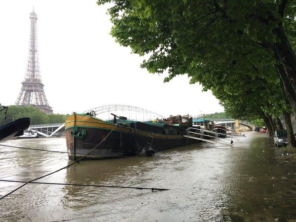 Intemperii în Europa: morţi, inundaţii şi perturbări cauzate de ploi abundente 
