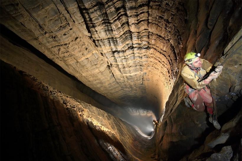 Superlativele mapamondului. Cea mai adâncă peşteră din lume (VIDEO)