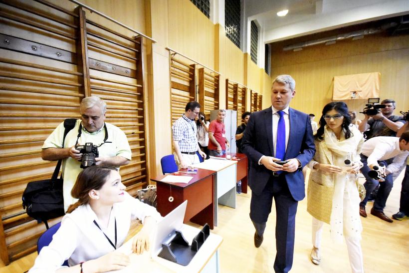 ALEGERI LOCALE 2016. Cătălin Predoiu: Am votat pentru seriozitate şi profesionalism, pentru că numai acestea sunt soluţiile câştigătoare 18539137