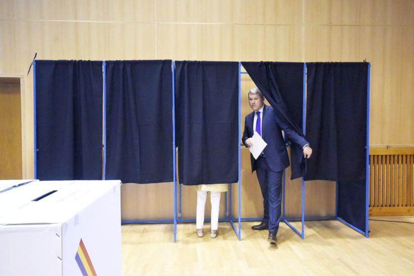 ALEGERI LOCALE 2016. Cătălin Predoiu: Am votat pentru seriozitate şi profesionalism, pentru că numai acestea sunt soluţiile câştigătoare 18539138