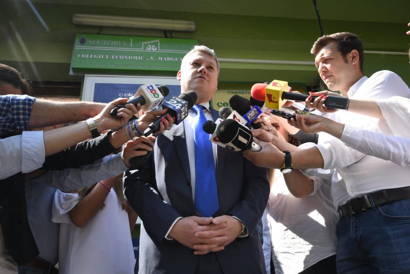 ALEGERI LOCALE 2016. Cătălin Predoiu: Am votat pentru seriozitate şi profesionalism, pentru că numai acestea sunt soluţiile câştigătoare 18539139