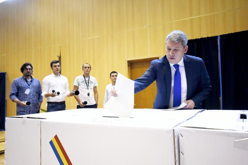 ALEGERI LOCALE 2016. Cătălin Predoiu: Am votat pentru seriozitate şi profesionalism, pentru că numai acestea sunt soluţiile câştigătoare 18539140