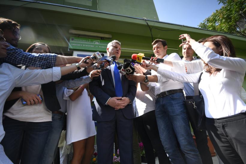 ALEGERI LOCALE 2016. Cătălin Predoiu: Am votat pentru seriozitate şi profesionalism, pentru că numai acestea sunt soluţiile câştigătoare 18539141