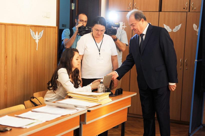 ALEGERI LOCALE 2016. Vasile Blaga: Am votat pentru o bună guvernare locală, dar şi împotriva imposturii, demagogiei şi populismului extrem 18539143