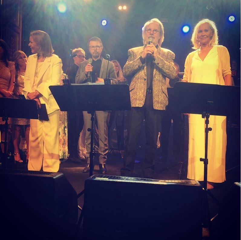 Membrii trupei ABBA s-au reunit pe scenă într-o seară istorică pentru o petrecere aniversară 