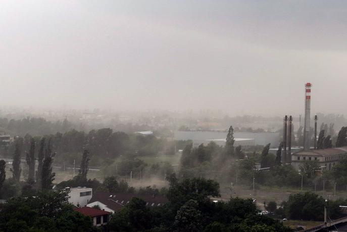 AVERTIZARE METEO nowcasting COD GALBEN de ploi și vijelii în Bihor și Bacău