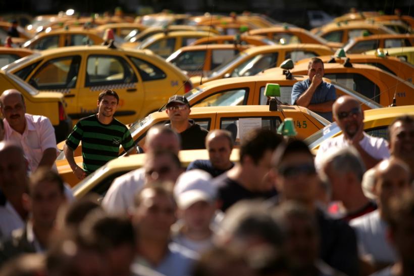 Taxiuri cu tarife maxime de 1,40 lei/km, fără comandă prealabilă,pentru pasagerii care sosesc la Aeroportul Otopeni 