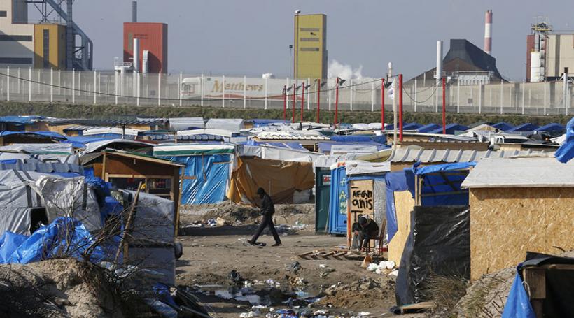 Convoiul britanic cu ajutoare pentru migranţi, aflat în drum spre Calais, blocat la frontieră 