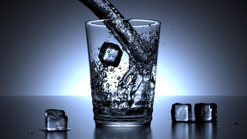 Hidratare, energie şi un abdomen plat - Apa cu electroliţi