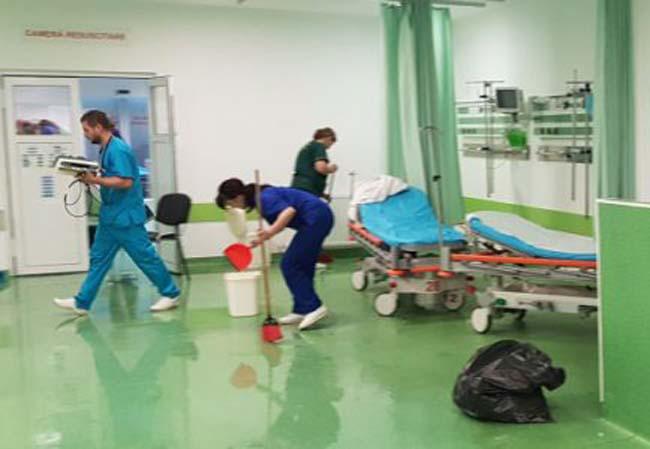 Situație fără precedent la UPU a Spitalului Județean Arad: Spital inundat, pacienți evacuați